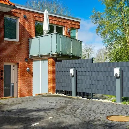 With 2 Bedrooms *