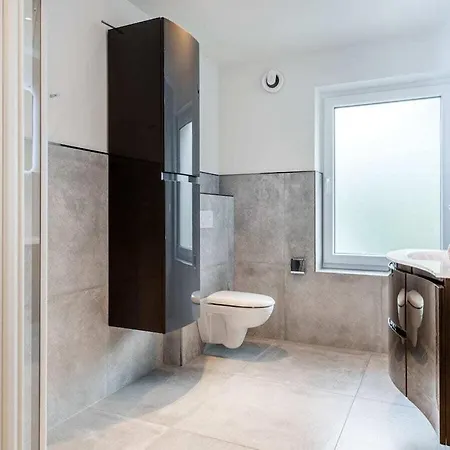 With 2 Bedrooms *